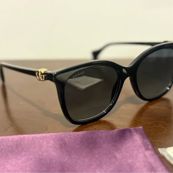 Gucci Black Sunglasses - Picture 3 of 6